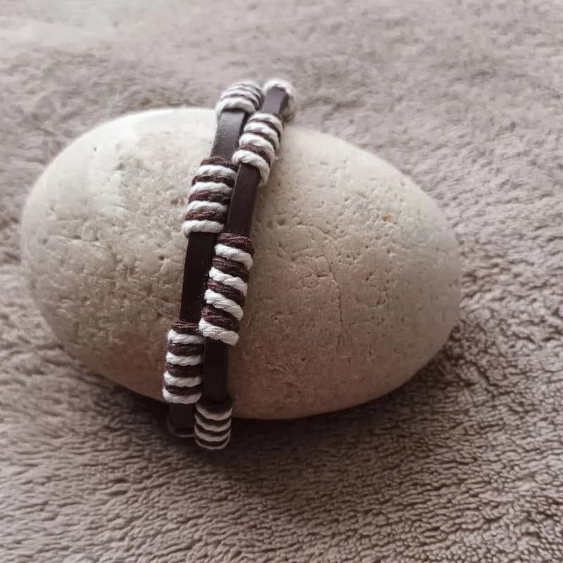 Bracelet cuir marron avec cordons blanc et marron - style bohème - ajustable