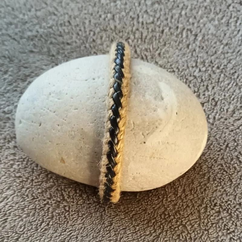 Bracelet cuir noir avec corde beige tressée - style naturel - ajustable