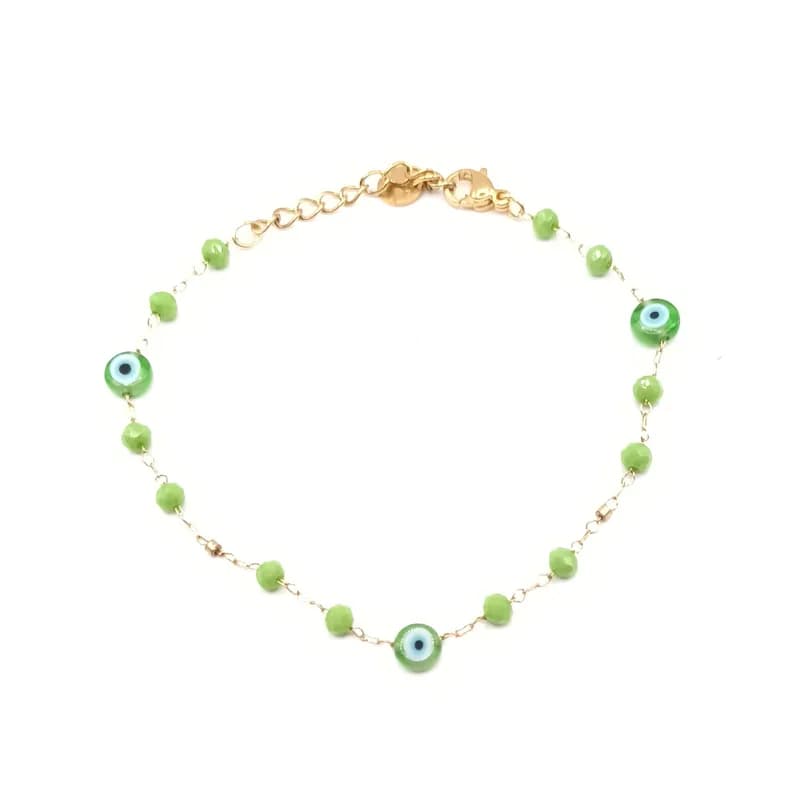 Bracelet chaîne dorée à perles vertes et trois yeux protecteurs, vu en entier.