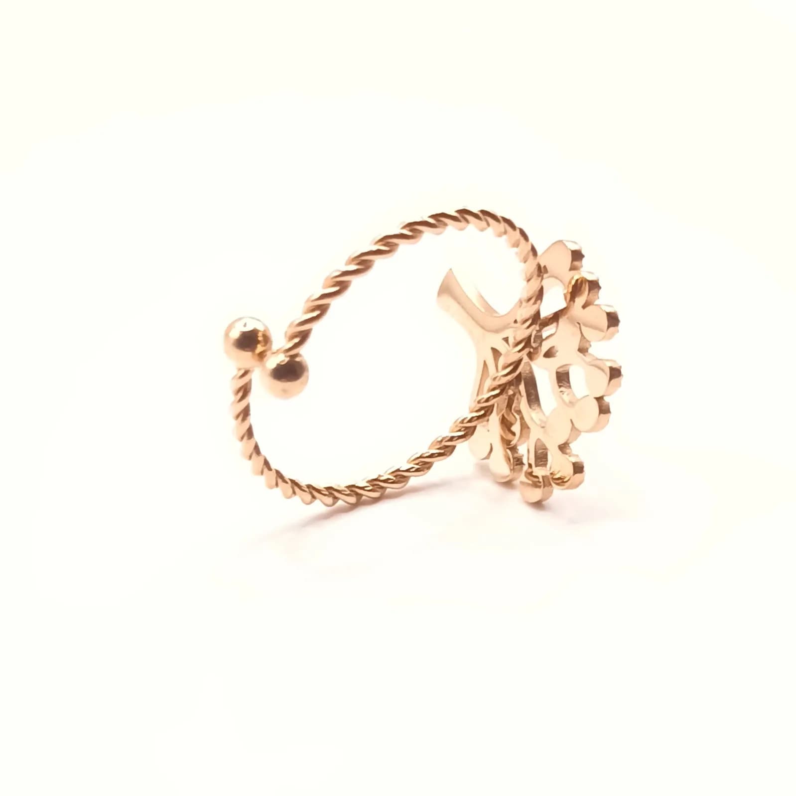 Profil de la bague arbre de vie avec anneau torsadé et ouverture ajustable.
