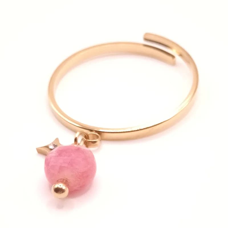 Bague dorée à breloques perle rose et étoile - vue de face