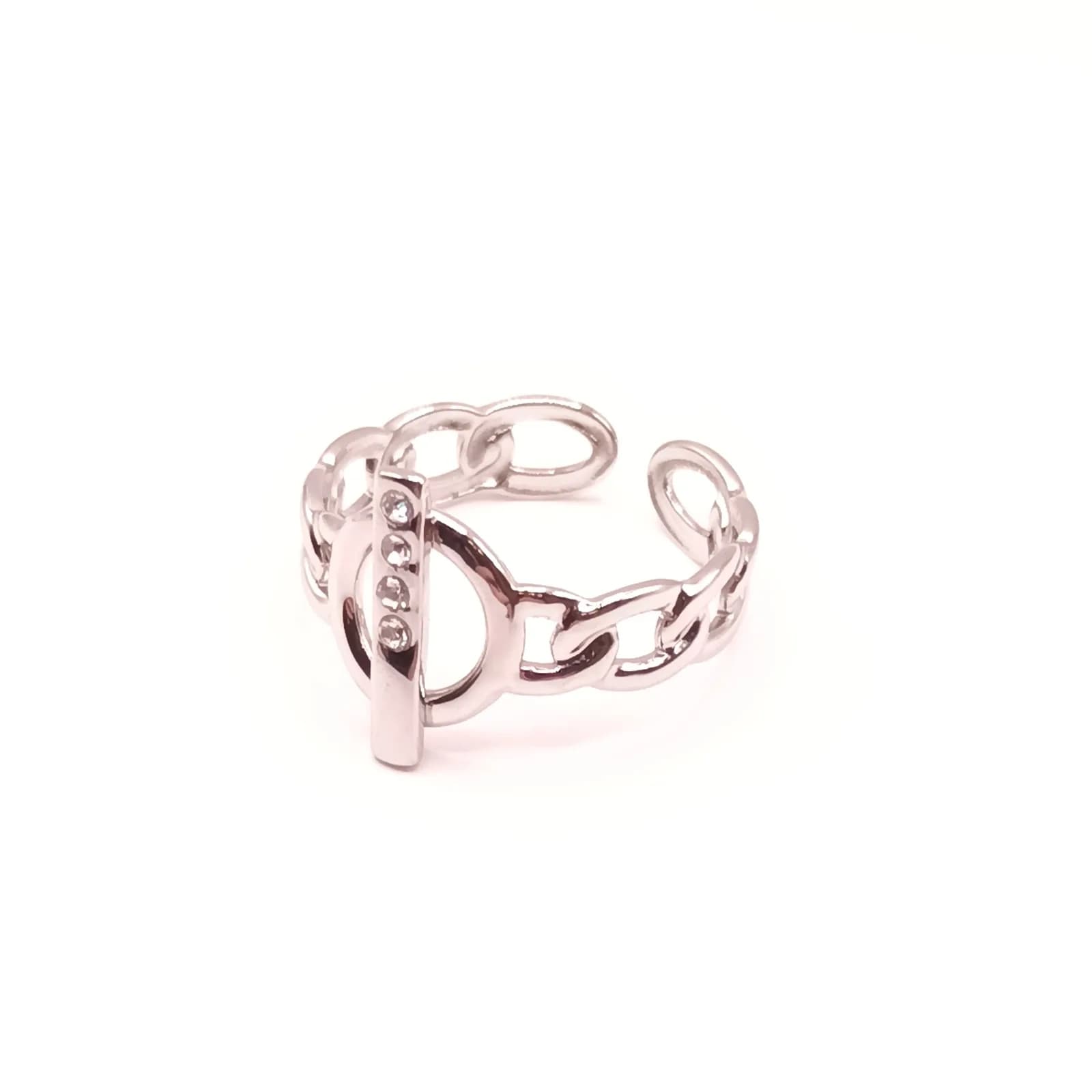 Bague chaîne ajustable argentée - vue de trois quarts sur l'anneau ouvert