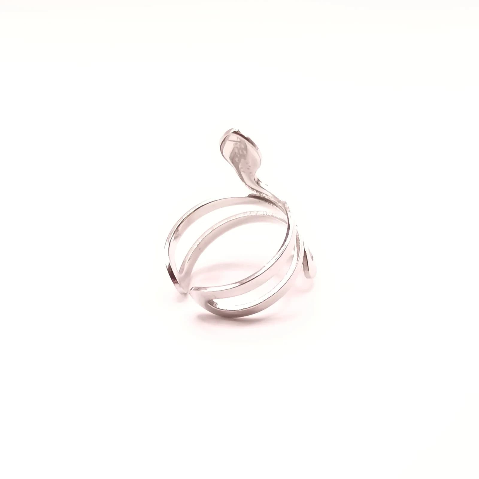 Bague spirale serpent argentée - vue de l'anneau enroulé