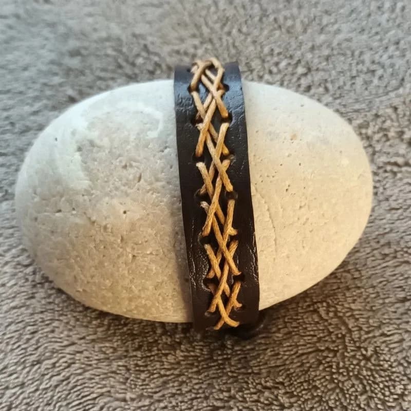 Bracelet cuir marron avec laçage beige - style artisanal - ajustable