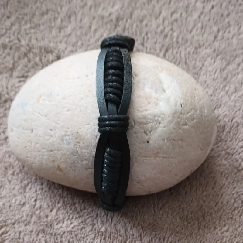 Bracelet cuir noir avec cordon central - style moderne - ajustable