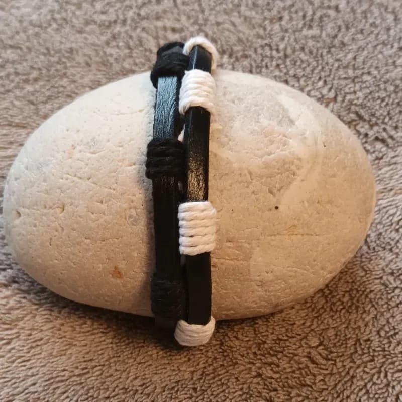 Bracelet cuir noir double lanière avec cordon blanc - ajustable